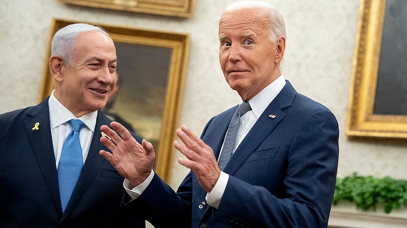 Israels Premier Benjamin Netanyahu hat bei seinem letzten Besuch in den USA nicht nur Präsident Joe Biden getroffen, sondern auch Donald Trump. Dieser behauptet, dass Netanyahu mehr auf ihn höre als auf den amtierenden US-Präsidenten. (Bild: APA/Getty Images via AFP/GETTY IMAGES/Andrew Harnik)