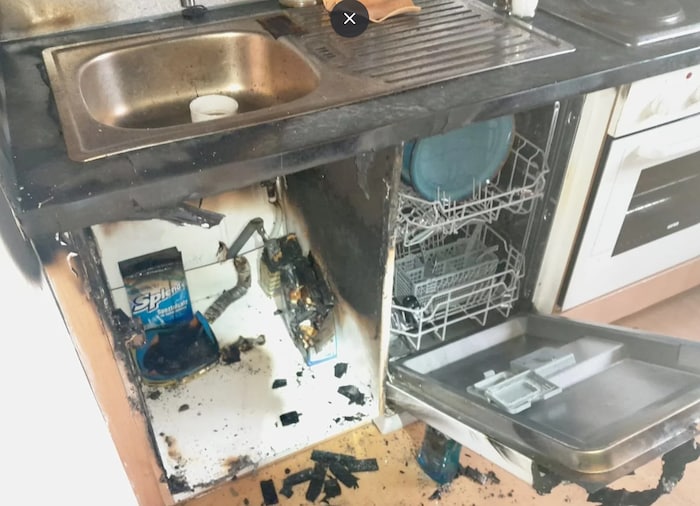 In der Küche war ein Mistkübel in Brand geraten