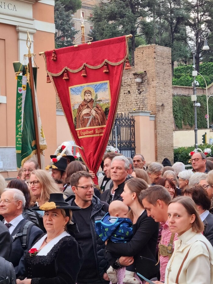 Engelbert Kolland also on a flag. 