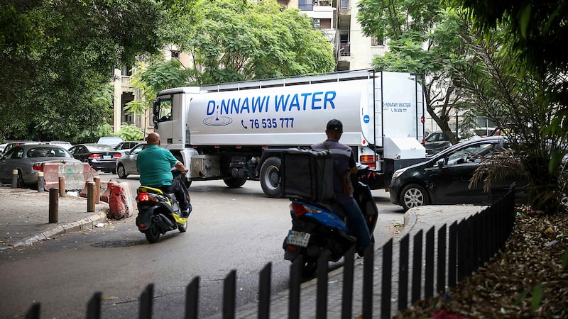 A water truck in Beirut (Bild: APA/AFP/IBRAHIM AMRO)