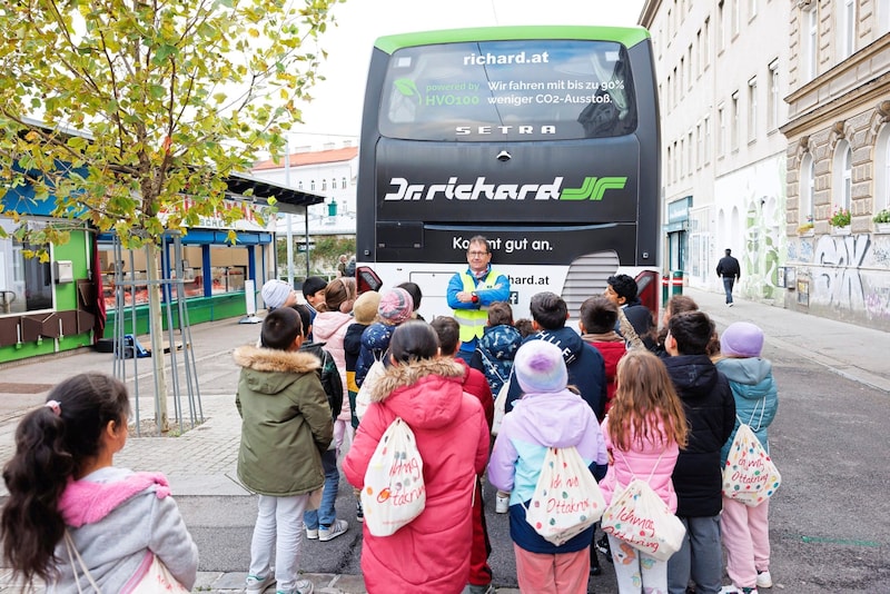 Bei den Workshops sollen Kinder auf die Gefahren im Straßenverkehr aufmerksam gemacht werden.  (Bild: Florian Wieser)