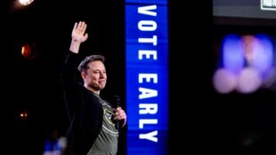 Elon Musk hat Donald Trumps Kampagne bereits mit 75 Millionen Dollar unterstützt. (Bild: AP/Sean Simmers)