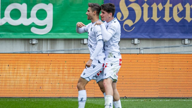 Andreas Gruber und Dominik Fitz bejubeln das Goldtor. (Bild: GEPA)