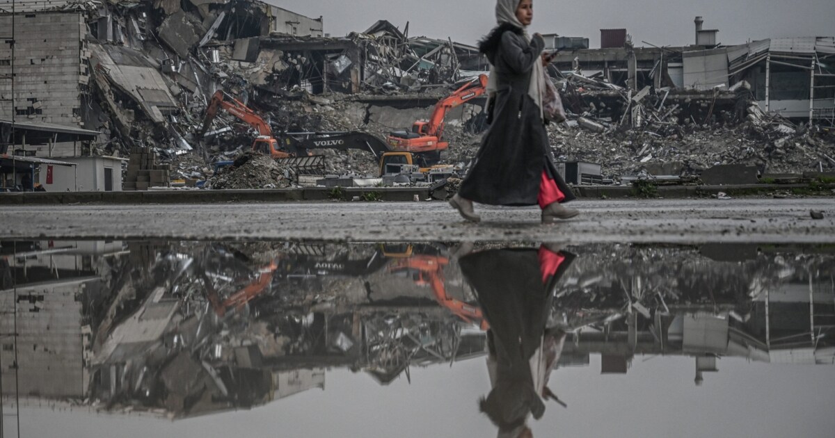 "Crown" in Turkey Surviving on the red line after the earthquake