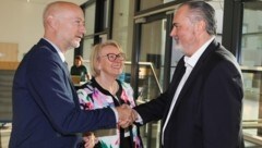 Landeshauptmann Doskozil tauscht sich mit Superintendent Jonischkeit und Superintendentialkuratorin Grabenhofer aus.  (Bild: Landesmedienservice Burgenland)