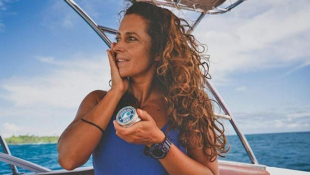 Vor ihrem Engagement im Surfsport arbeitete die Italienerin Giulia Manfrini (36) als Snowboardtrainerin. (Bild: Screenshot/Instagram.com)