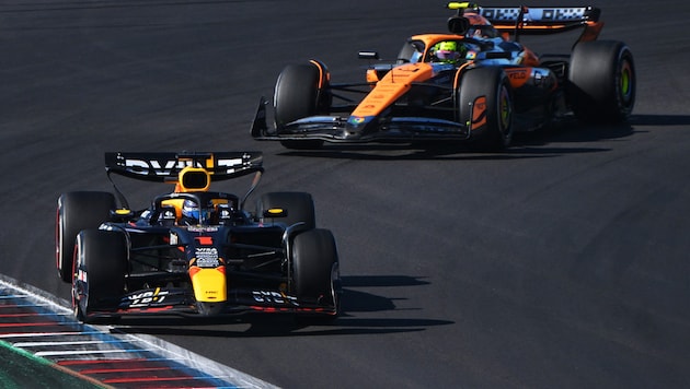 Max Verstappen (l.) and Lando Norris fought a heated duel on the track. (Bild: APA/Getty Images via AFP/GETTY IMAGES/Mark Sutton)