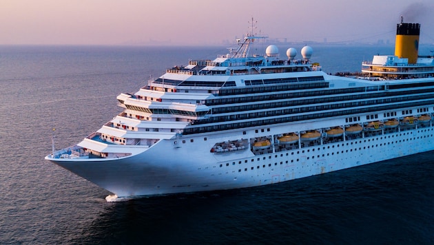 Due to the contact with new environments and many people, passengers on a cruise are exposed to an increased risk of illness. (Bild: stock.adobe.com/Photo Gallery)