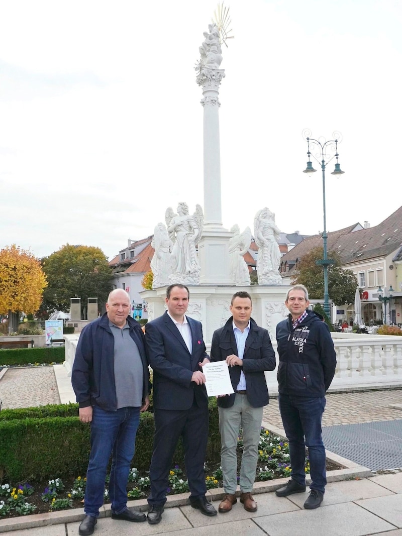 Stadtrat Hubert Herzog (SPÖ), Gemeinderat Georg Brenner (Neos), Stadtrat Landtagsabgeordneter Andreas Bors (FPÖ) und Vizebürgermeister Rainer Patzl (Grüne). (Bild: FPÖ Tulln)