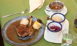 Für ein saftiges Gansl beim Hausmair greift man ordentlich ins Börserl - dafür landet Qualität ...