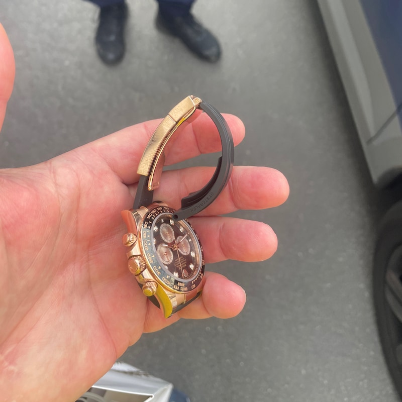 The perpetrators ripped the Rolex Daytona off the 47-year-old's wrist and completely damaged it in the process - fortunately, the insurance company covered the damage of 11,000 euros. (Bild: zVg)