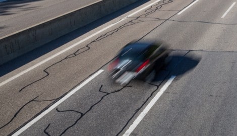 Von seinem Auto muss sich ein 17-jähriger Salzburger verabschieden. Er wurde im August auf der A1 bei Ansfeld mit 192 km/h in einer 100er-Zone geblitzt (Symbolbild). (Bild: stock.adobe.com/Dimitri Metz)