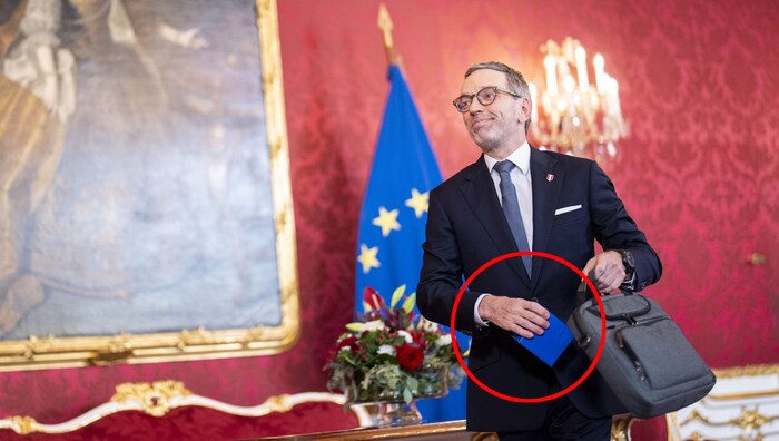 FPÖ-Chef Herbert Kickl kam mit Laptop und einer blauen Box zum Gespräch mit Bundespräsident Alexander Van der Bellen.