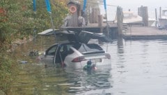 The Tesla was recovered by divers. (Bild: Fellner Klemens/Krone KREATIV)