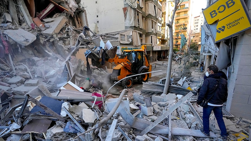 Residents of Beirut report severe damage as far as the eye can see. (Bild: APA/AP)