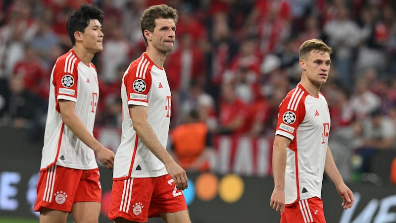 Thomas Müller (center) (Bild: APA/AFP/KERSTIN JOENSSON)