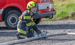 Marlies K. ist seit ihrem 10. Geburtstag bei der Feuerwehr aktiv, dieses Foto entstand bei ihrer ...