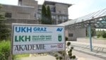 Der Schwerverletzte wurde mit dem Hubschrauber ins Grazer UKH geflogen.