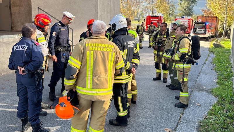 Numerous emergency services from various emergency services were on the scene. (Bild: zoom.tirol)