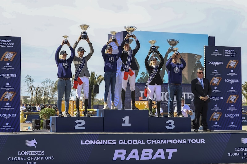 Bei der Siegerehrung durfte neben Max Kühner auch Pferdepflegerin Mariella Offner auf das oberste Podium. (Bild: ph.Stefano Grasso)