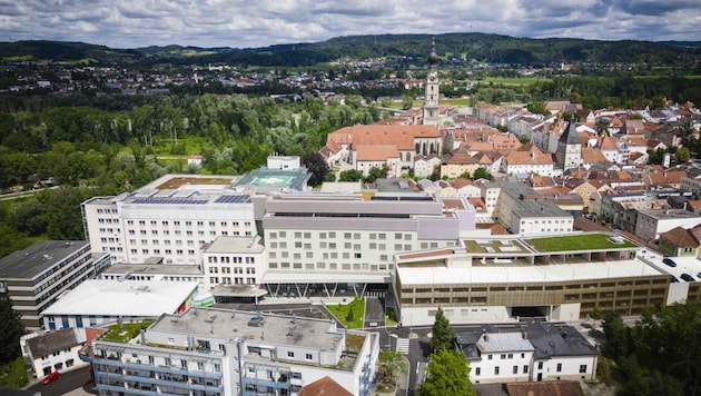 Das Braunauer Krankenhaus musste eine 74-Jährige aufnehmen, da sich daheim sonst niemand um sie hätte kümmern können (Bild: Scharinger Daniel/Pressefoto Scharinger © Daniel Scharinger)