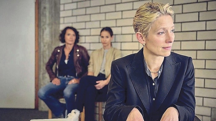 Anwältin Patricia Prinz scheint etwas zu verbergen.