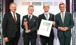 Landeshauptmann Thomas Stelzer (li.) und Wirtschafts- Landesrat Markus Achleitner (re.) freuten ...