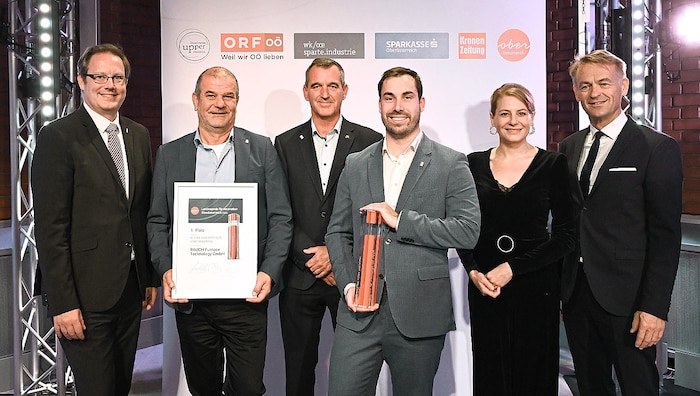 Jury-Vorsitzender Stefan Koch (li.), „OÖ-Krone“- Chefredakteurin Alexandra Halouska und Werner ...