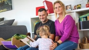 Die kleine Johanna ist aufgrund eines seltenen Gendefekts auf beiden Augen blind. Ihre Eltern Hartmut und Michaela beantragten Pflegegeld, was zunächst prompt abgelehnt worden ist. (Bild: Tröster Andreas/ANDREAS TROESTER)