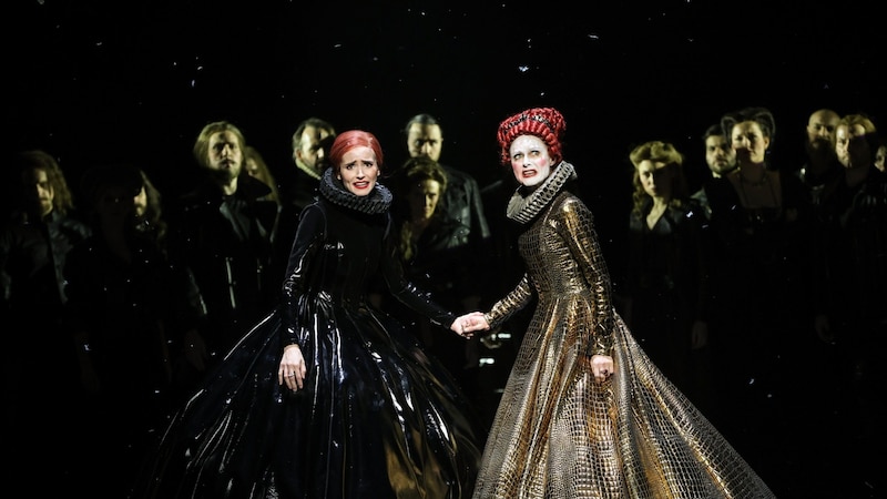 Musical thriller "The Queens": Daniela Dett as Elizabeth I (right), Alexandra-Yoana Alexandrova as Mary Stuart (Bild: barbara palffy)