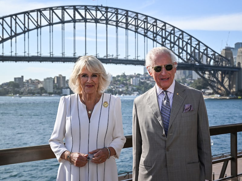 Nach dem Besuch des Königspaares in Australien und Samoa musste Queen Camilla diese Woche mehrere Termine wegen einer Atemwegsinfektion absagen. (Bild: APA Pool/Saeed KHAN / POOL / AFP)