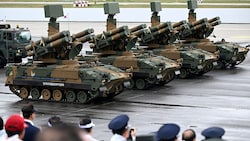 Eine Militärparade anlässlich des 76. Jahrestags der Gründung der südkoreanischen Streitkräfte in Seoul (Bild: APA/AFP/Jung Yeon Je)