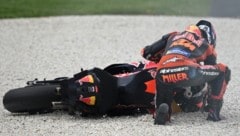 Niederfallen, aufstehen, Motorrad richten und weiterfahren – die Einstellung, die Stars in der MotoGP zeigen, will auch das Unternehmen selbst nun an den Tag legen. (Bild: EPA)