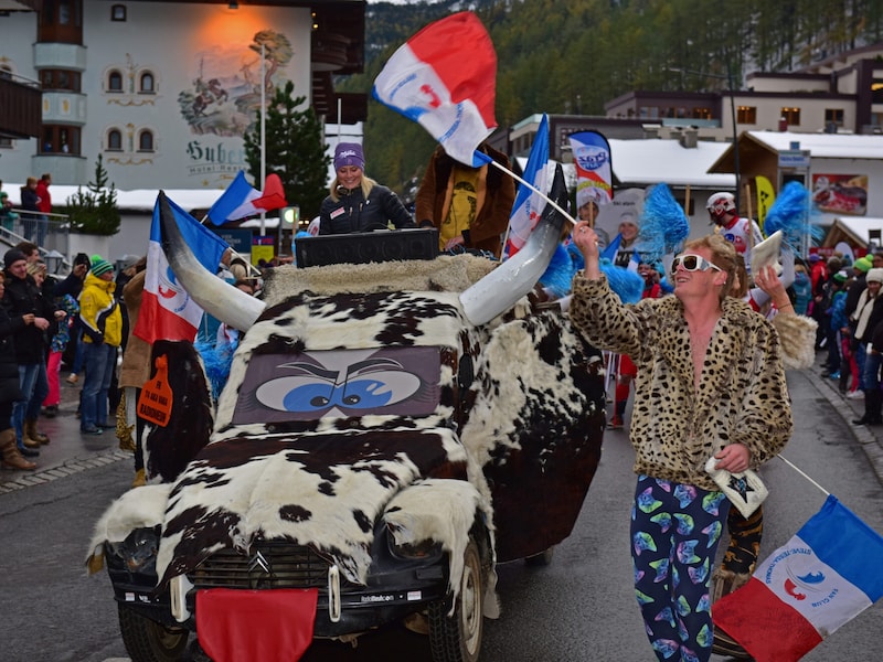 The fan clubs have been creating a great atmosphere at the fan club parade for years. (Bild: GEPA pictures)