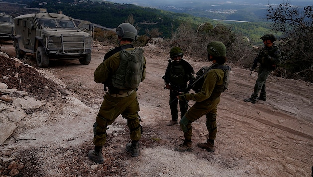 Israeli ground troops in the south of Lebanon (Bild: APA/AP)