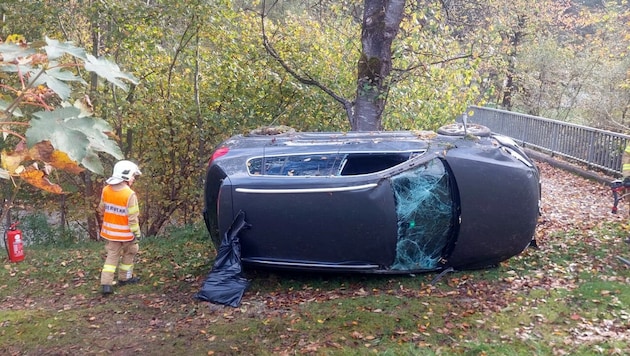 Der 26-Jährige konnte selbstständig aus dem Auto klettern. (Bild: ZOOM Tirol)