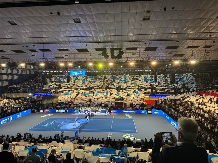 Mit einer riesengroßen Choreografie wurde Dominic Thiem verabschiedet.