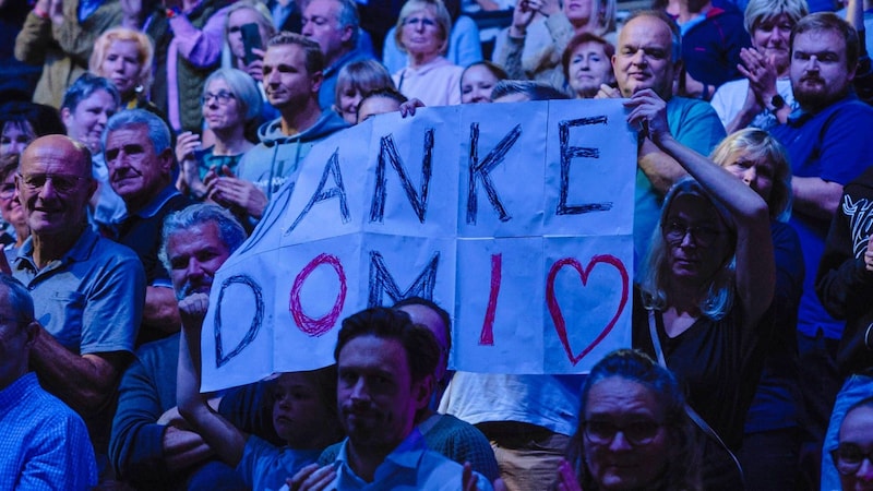 Die Tennis-Fans nehmen Abschied. (Bild: Urbantschitsch Mario/Mario Urbantschitsch)