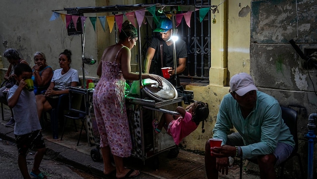 Due to the power cuts, which lasted for days, the inhabitants of Cuba also had to contend with spoiled food. Food became scarce in many places. (Bild: APA/AP)