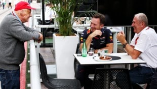 Red-Bull-Teamchef Christian Horner (mi.) erinnert an einen Appell von Niki Lauda (li.). (Bild: GEPA/GEPA pictures)