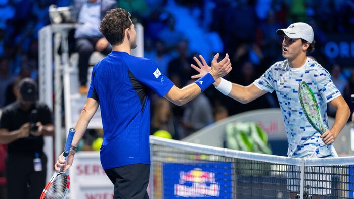 Fair loser: Dominic Thiem (l.) shaking hands with Luciano Darderi