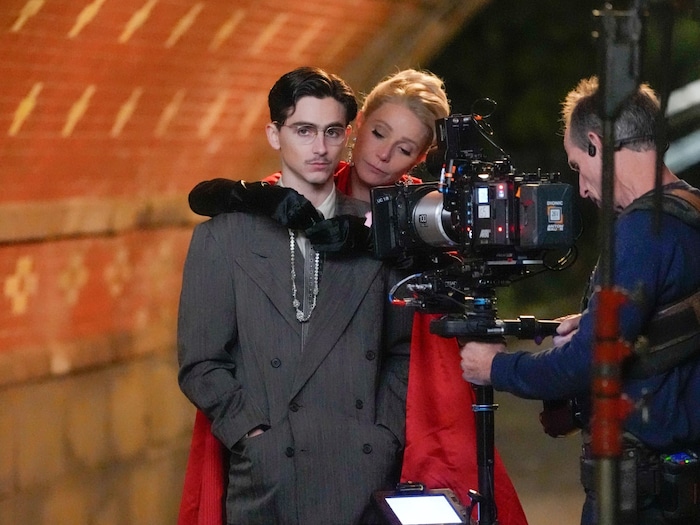Gwyneth Paltrow and Timothée Chalamet during the filming of "Marty Supreme"