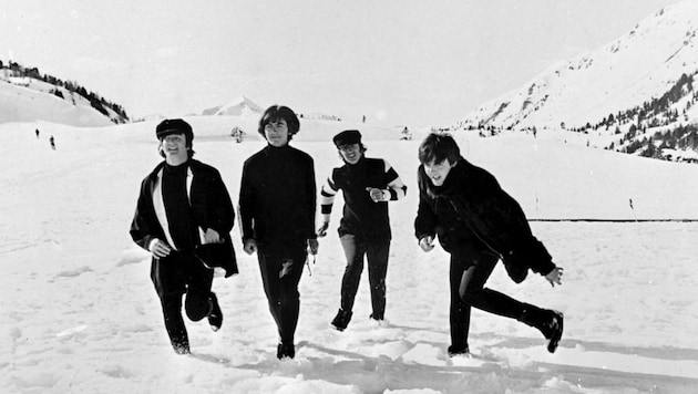 Vier Pilzköpfe in der österreichischen Schnee-Idylle: Im März 1965 kamen die Beatles für die Dreharbeiten zum Kinofilm „Help!“ nach Obertauern.  (Bild: picturedesk.com/Pop / TopFoto / picturedesk.com)