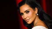 Kim Kardashian wurde Anfang der Woche 44 und zeigte ihren Fans jetzt ihren „Birthday Suit“.
