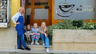 Chefin Barbara Kornfehl mit den Töchtern Helene, Linda und Johanna (Bild: Holl Reinhard)