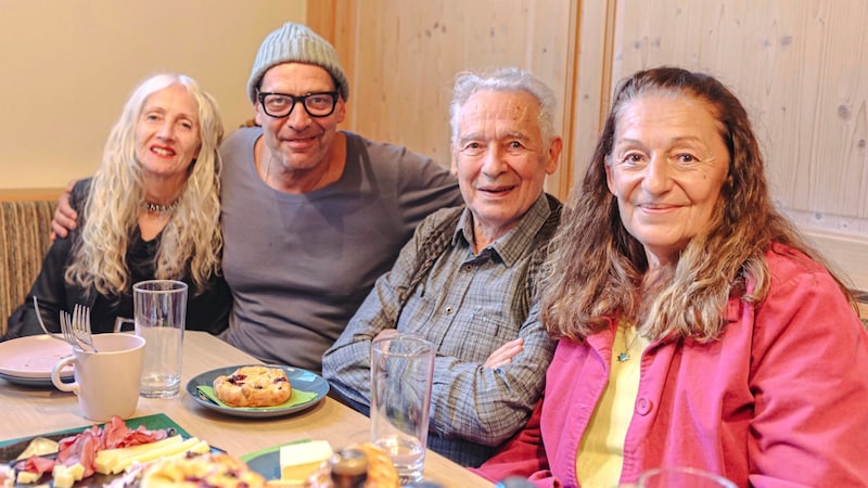 Mimin Silvia Wechselberger, Gregor Bloéb, Felix Mitterer and his wife (from left to right). (Bild: Berger Hubert/Hubert Berger)