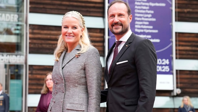 Norway's Crown Prince Haakon and Crown Princess Mette-Marit at the ceremony to mark the 25th anniversary of the Nordic Embassies in Berlin. (Bild: picturedesk.com/Ebrahim Noroozi / AP)