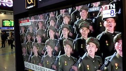 In südkoreanischen Medien sind die Truppenentsendungen nach Russland ebenfalls ein wichtiges Thema. (Bild: APA/AP)