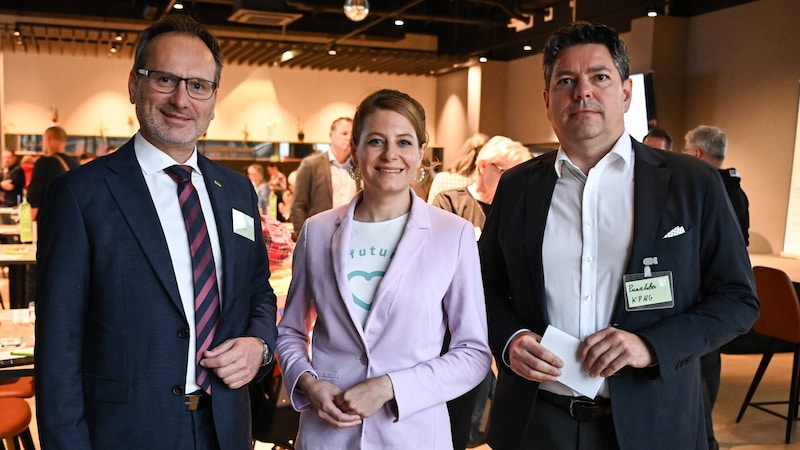 ÖAMTC-OÖ-Direktor Harald Großauer, „OÖ-Krone“-Chefredakteurin Alexandra Halouska, Gerald Punzhuber (KPMG/r.). (Bild: Wenzel Markus)