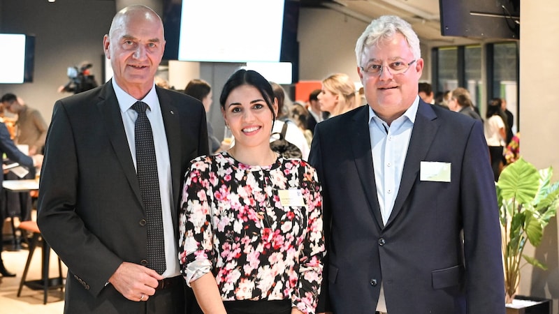 Bald-Soziallandesrat Christian Dörfel (l.) mit Julia Samhaber (Zentrum für Zivilgesellschaft) und Markus Fahrner. (Bild: Markus Wenzel)